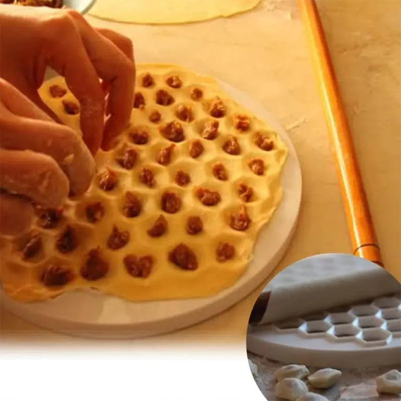 **(NET)**Plastlife Dough Mold Ravioli Mold 61 Small hole (net)White